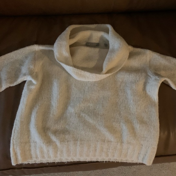 Vince Cozy Alpaca White Cowl Neck Sweater - Picture 2 of 4